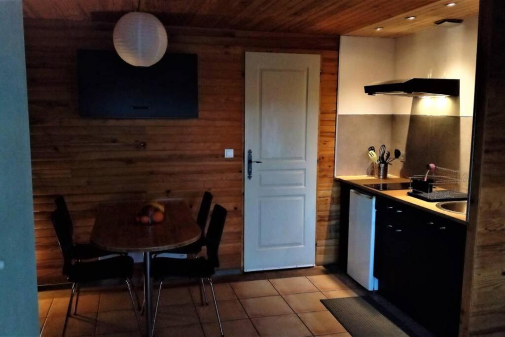 Studio 32M2 - Dans Propriete Avec Vue Imprenable Sur Le Lac Du Salagou Liausson Екстериор снимка